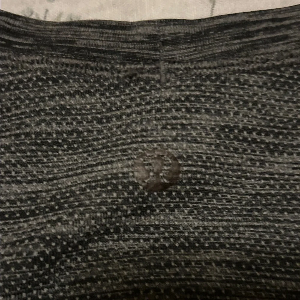 lululemon athletica Men's Short-Sleeve Crew in Heather Charcoal - Picture 3 of 3